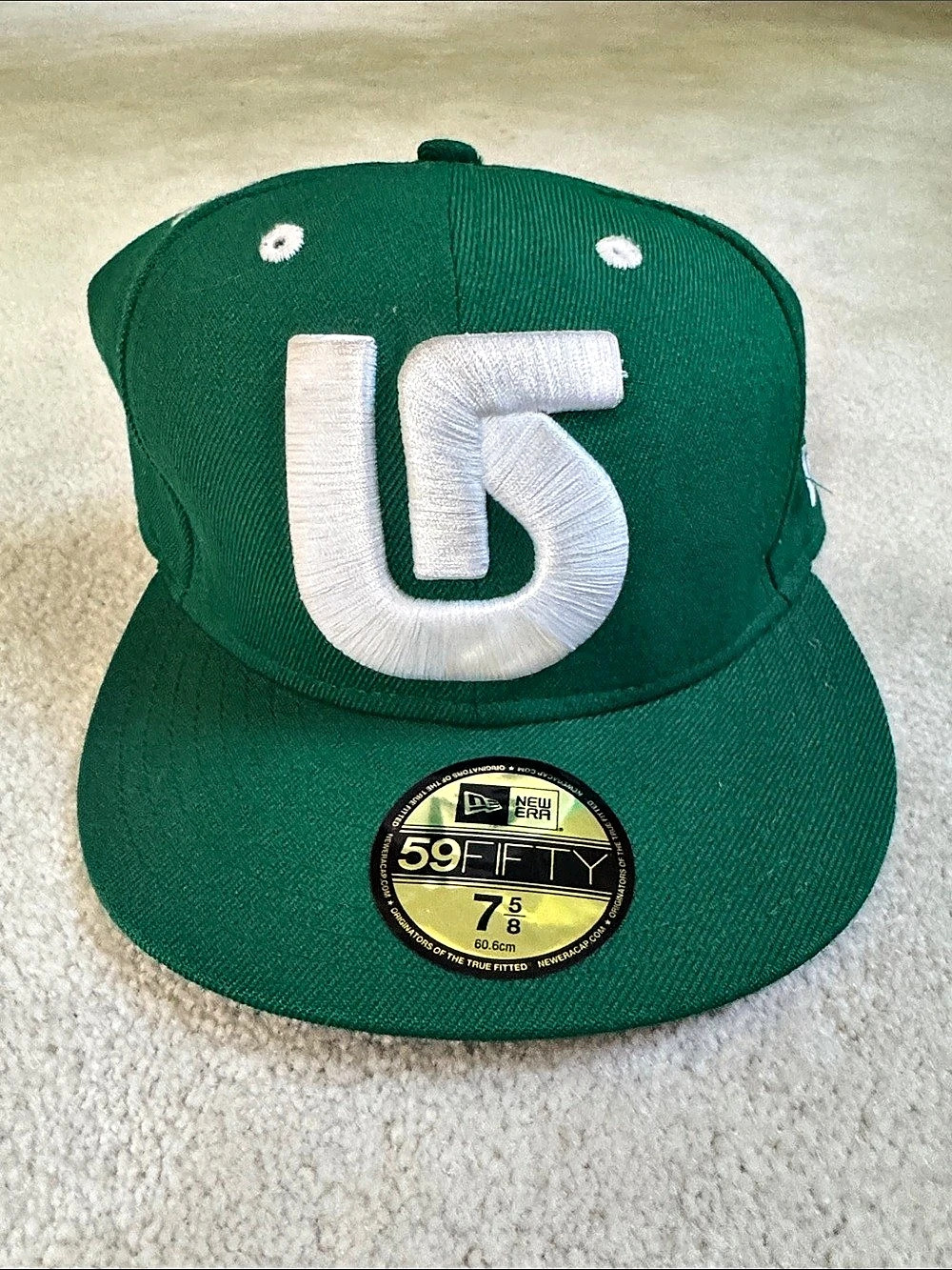 Burton Snowboards x New Era 59FIFTY Fitted Cap Green White Size 7 1/2 Like New